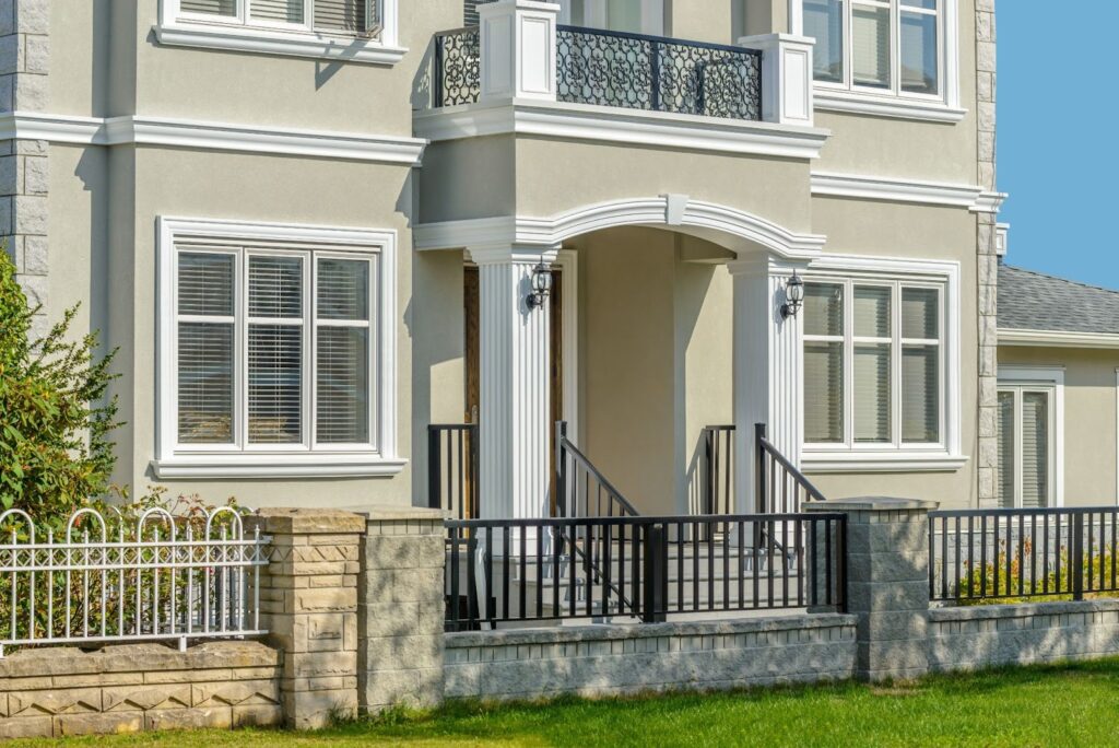 Popular Steel Fence Ideas for Homeowners