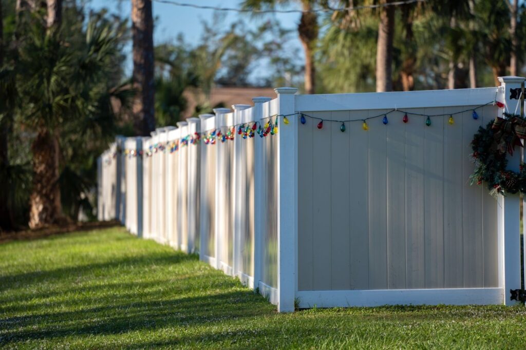 What Fence Manufacturers Do (And How to Choose the Right One)